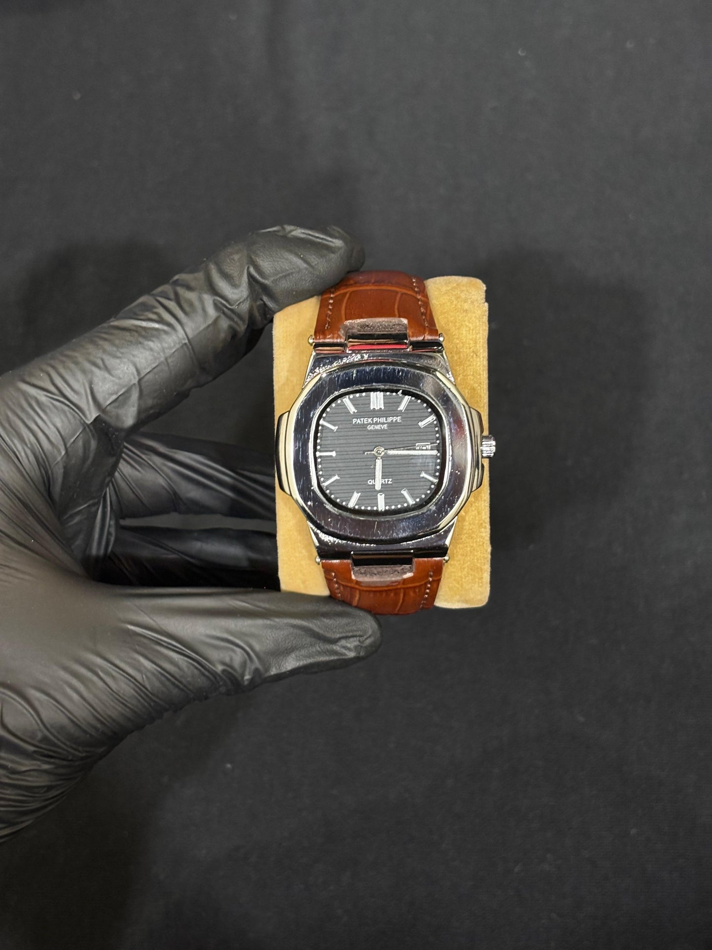 Patek Philippe Nautilus Quartz - Straps